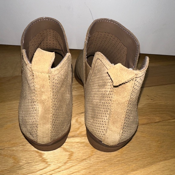 Kenzie Glynda Ankle Boot in Desert Sand Suede NEW - Picture 6 of 9